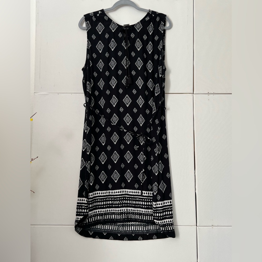 Time and Tru Black and White Midi Dress